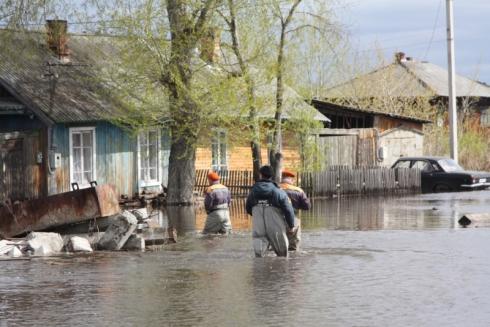 Туринск продолжает уходить под воду: подтоплены 568 придомовых территорий