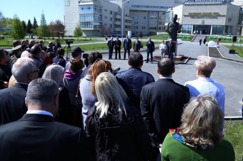 В Центре Илизарова заложили липовую аллею в честь 95-летия со дня рождения его основателя