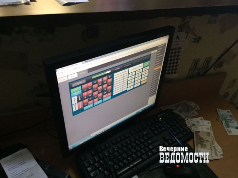 Полиция выявила незаконную букмекерскую контору в Екатеринбурге (ФОТО)