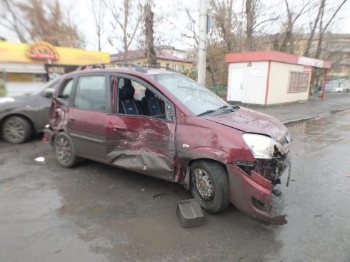 На улице Куйбышева в Кургане столкнулись 5 автомобилей (ФОТО)