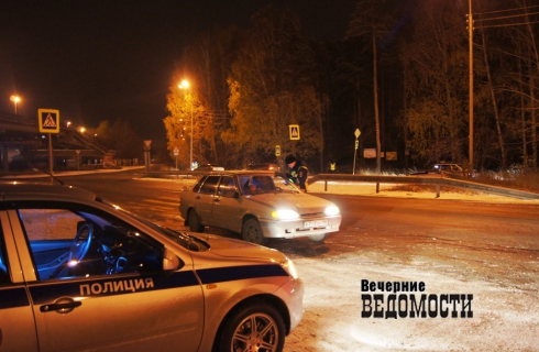 Екатеринбургские водители продолжают пить за рулем (ФОТО)