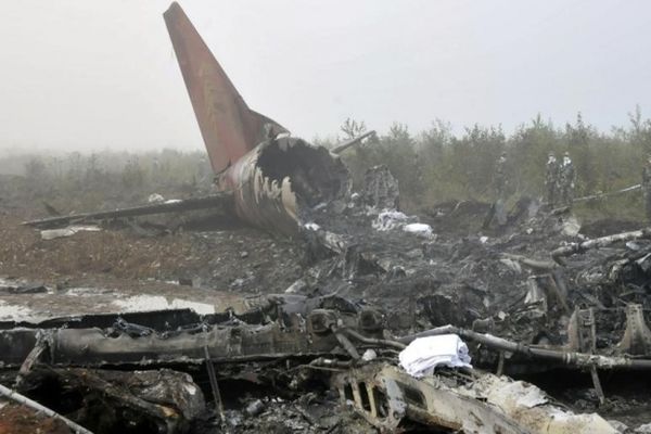От 6-ти до 10-ти человек выжили при крушении самолета в Колумбии