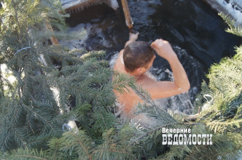 Студент из Китая принял участие в крещенских купаниях в Екатеринбурге (ФОТО)