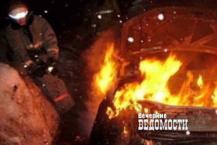 За одну ночь в Свердловской области сгорели две машины
