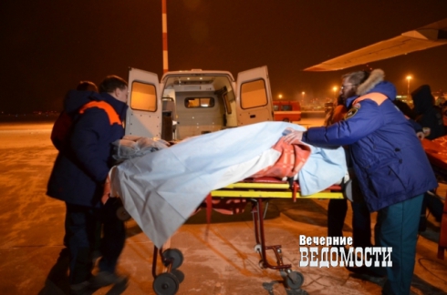 Спецборт МЧС доставил в Екатеринбург тяжелобольного ребенка