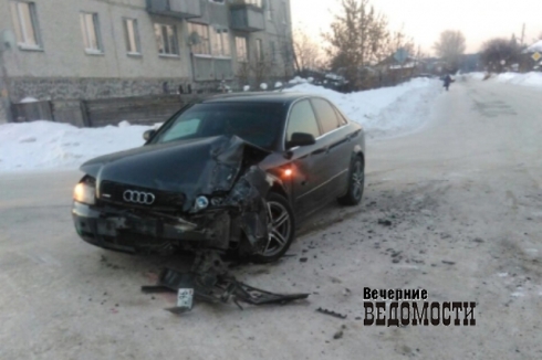 На Урале школьница, пытаясь спастись в автомобильной аварии, сломала руки