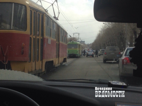 ДТП во Втузгородке парализовало движение трамваев (ФОТО)