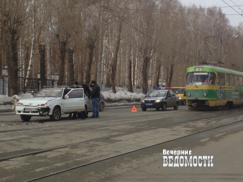 ДТП во Втузгородке парализовало движение трамваев (ФОТО)