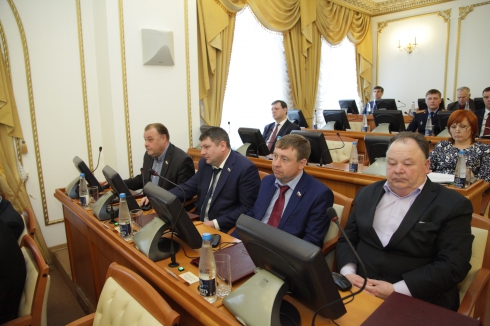 Депутаты требуют пересмотреть траты на развитие автомобильных дорог в Зауралье. «Необходимо эффективно использовать каждый рубль»