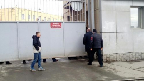 Овощебазу № 4 в Екатеринбурге заблокировали наёмники