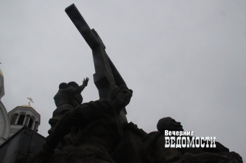 «Царские дни» в Екатеринбурге: крестный ход, колокола и силовой экстрим