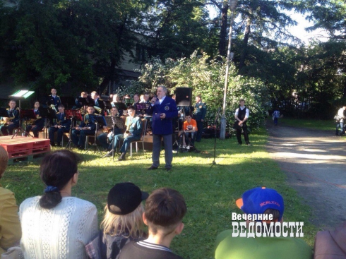 В Екатеринбурге перед горожанами сыграл военный оркестр (ФОТО)