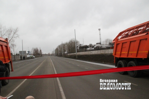 В Екатеринбурге до конца лета закроют оживленную улицу ради ремонта моста через Исеть