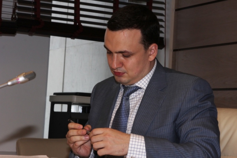 Дмитрий Ионин сдал подписи для прохождения муниципального фильтра