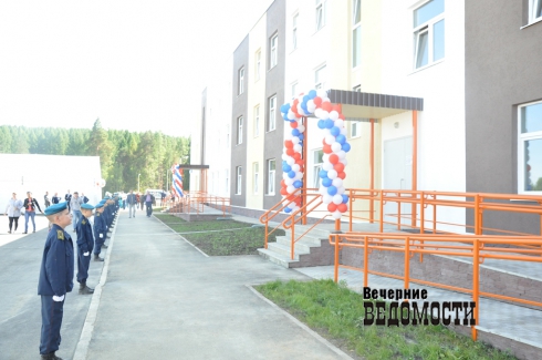 Продолжение следует: миллионный россиянин получил ключи от новой квартиры в Дегтярске