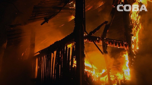 «Была серьезная угроза распространения огня»: в поселке Горный Щит сгорел частный дом