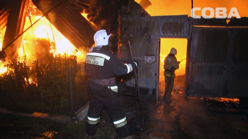 «Была серьезная угроза распространения огня»: в поселке Горный Щит сгорел частный дом