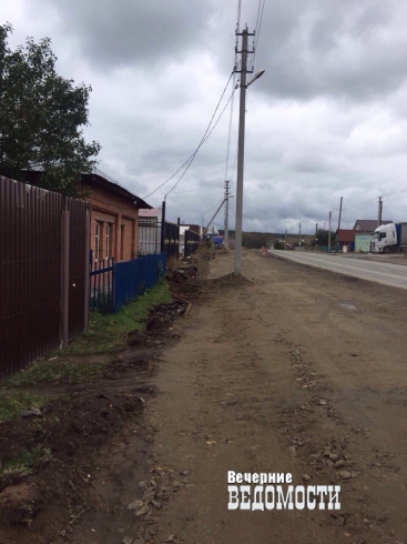 Реконструкция дороги в Белоярке вызвала возмущение жителей (ФОТО)