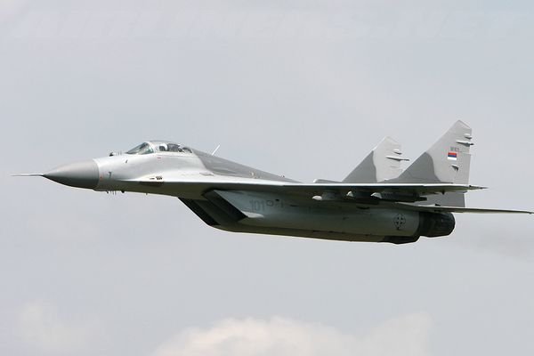 Россия передала Сербии шесть истребителей МиГ-29