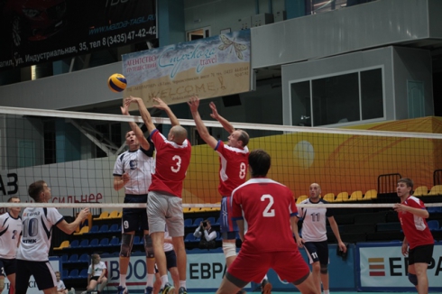 Сборная ЕВРАЗ НТМК по волейболу победила в «Стальном кубке Урала»