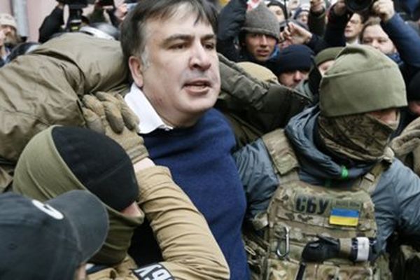 Сторонники Михаила Саакашвили укрепляют палаточный городок возле Верховной рады в Киеве