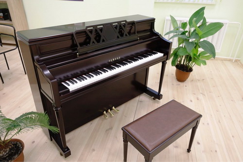 РМК подарила фортепиано Yamaha новой школе искусств в Карабаше