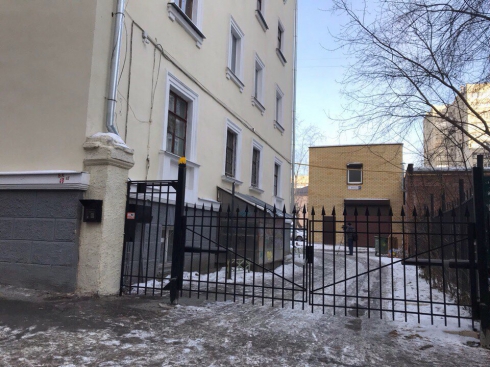 Жильцы дома в центре Екатеринбурга ищут в полиции управу на соседку