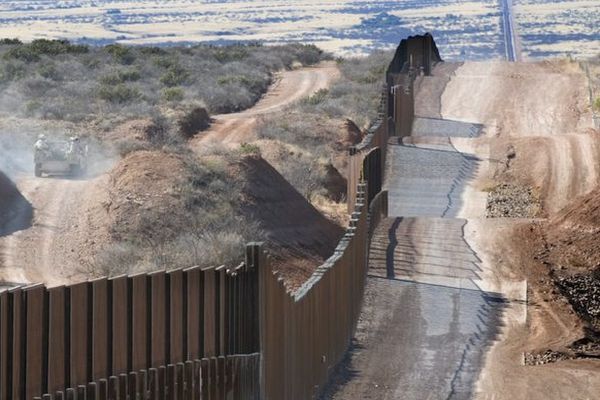 Конгресс США выделит 1,6 млрд долларов на строительство стены с Мексикой