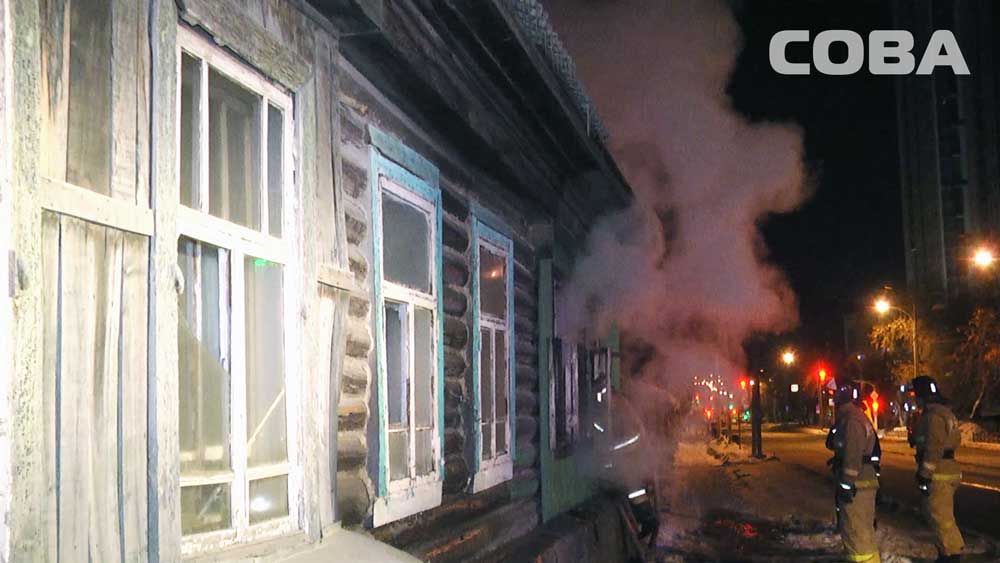 Ночью пожарные потушили нежилое здание на улице Московской