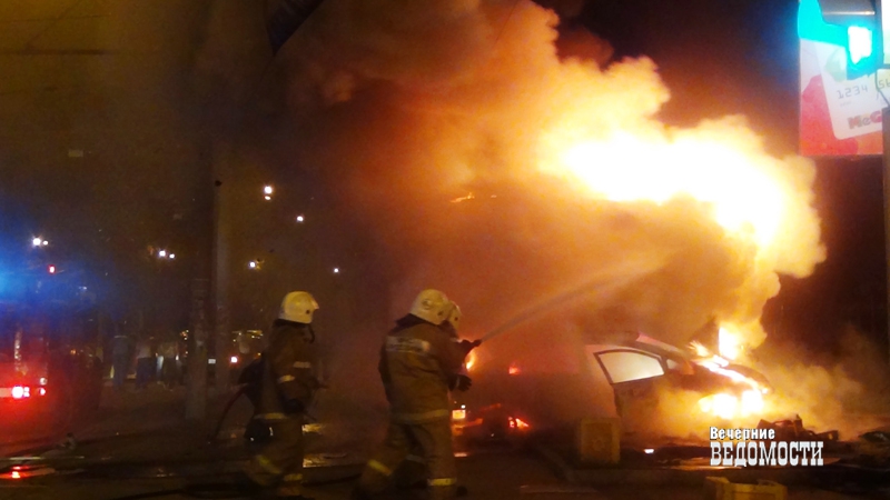 В Екатеринбурге за ночь сгорели 5 машин