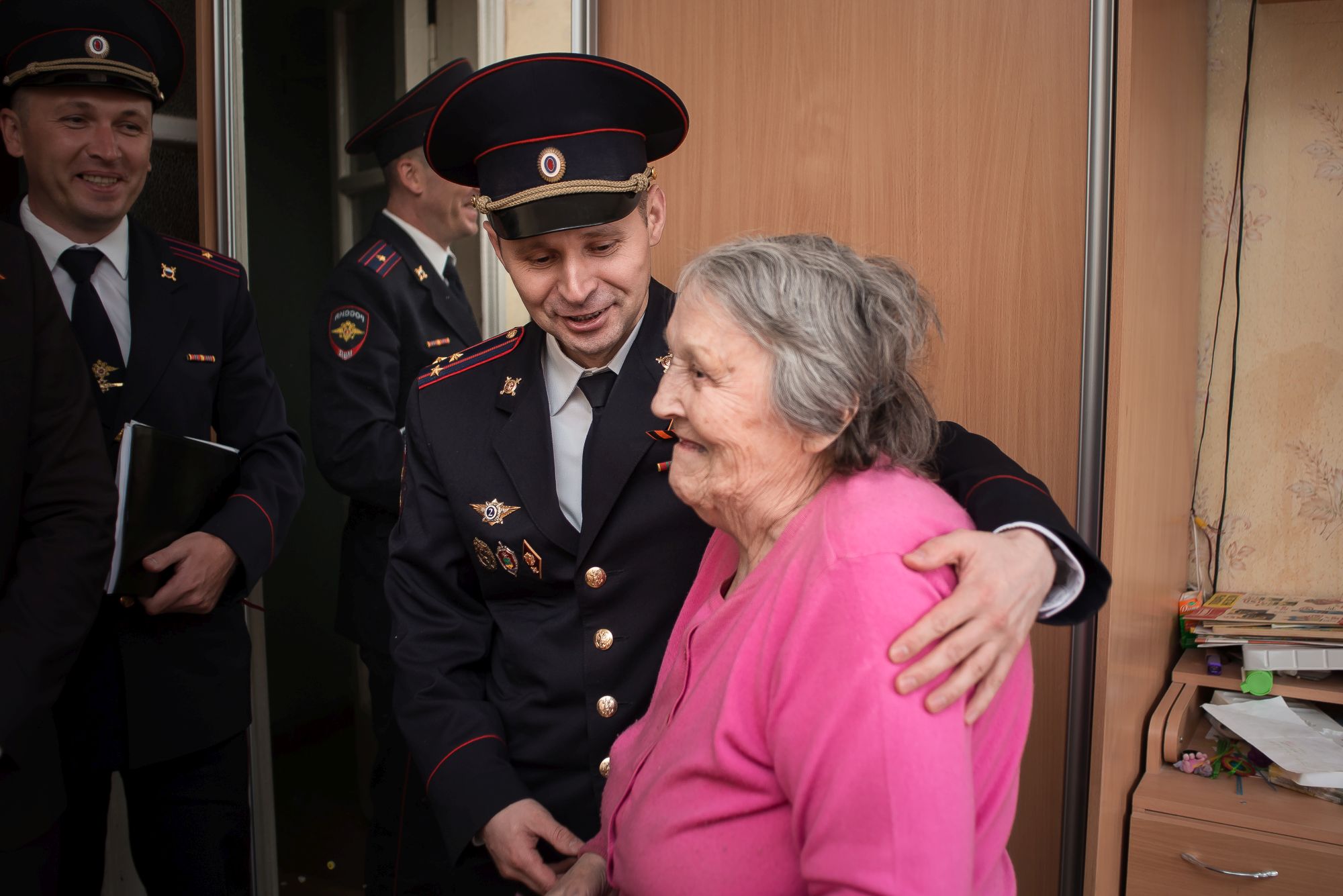 Глава екатеринбургской полиции лично поздравил фронтовиков и тружеников тыла