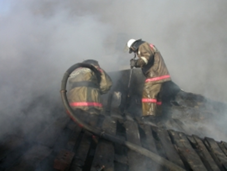 В Екатеринбурге за ночь пожарные дважды тушили садовые товарищества