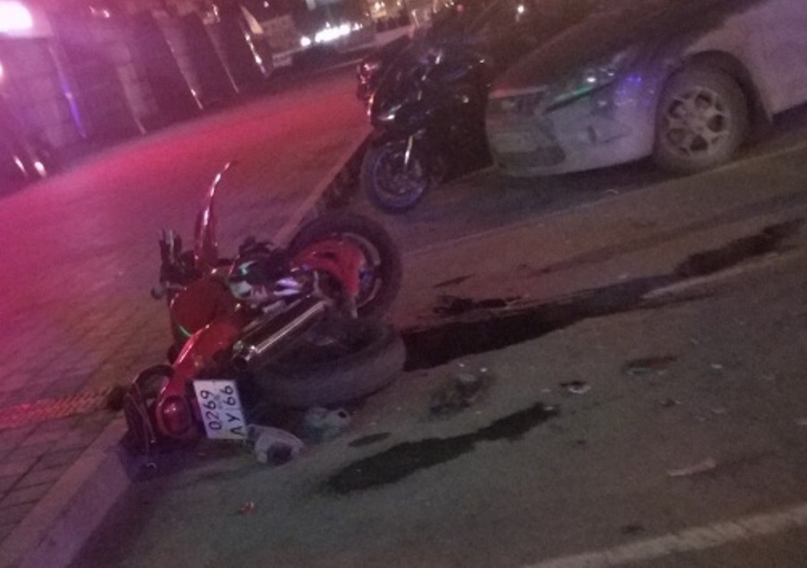 В Екатеринбурге двое байкеров пострадали в результате столкновения с автомобилем