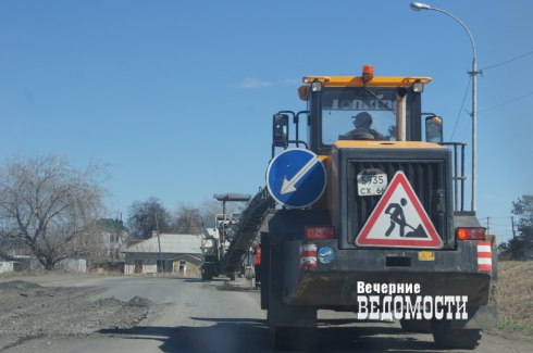 В Белоярском приступили к ремонту дороги, соединяющей несколько сел 
