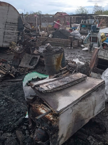 В Билимбае сгорел приют для собак. Несколько животных погибло