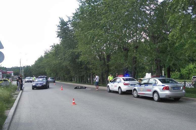 В Екатеринбурге в микрорайоне Ботанический автомобиль насмерть сбил пожилую женщину