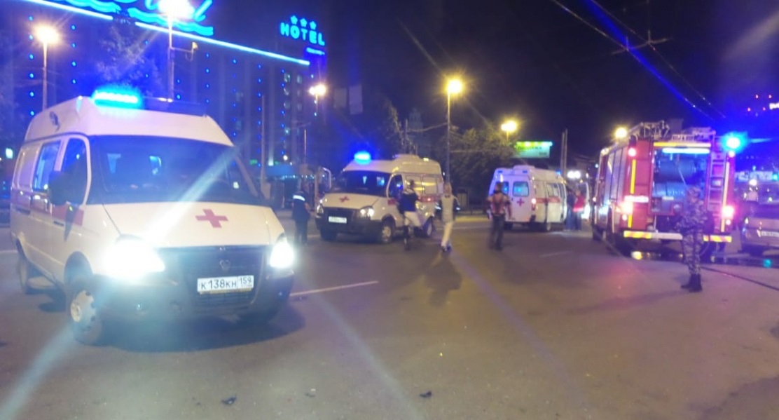 В Екатеринбурге ночью, в ДТП около железнодорожного вокзала, пострадали три человека