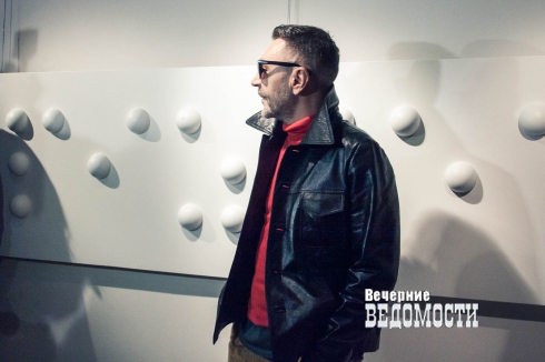 «Главное — прибыль»: Сергей Шнуров посетил свою выставку в Екатеринбургской галерее современного искусства