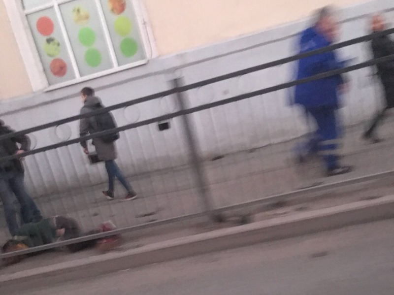 В Екатеринбурге автомобиль вылетел на тротуар и сбил несколько человек