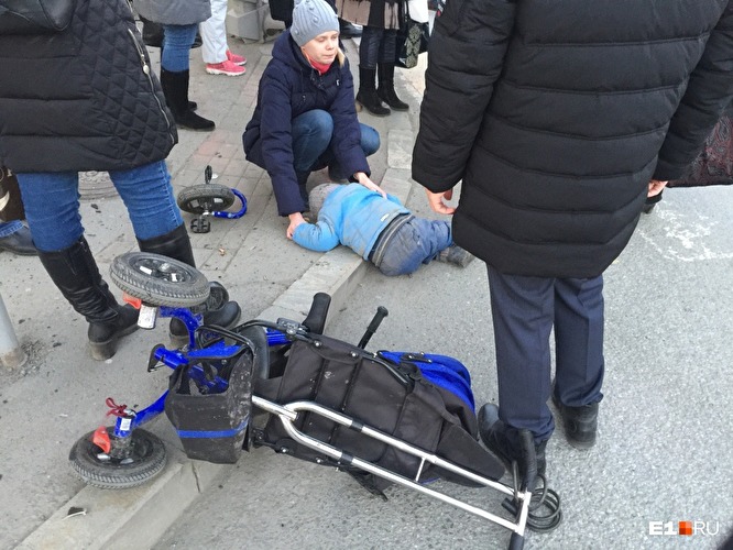 В ДТП на Фурманова пострадали три пешехода, в том числе ребёнок