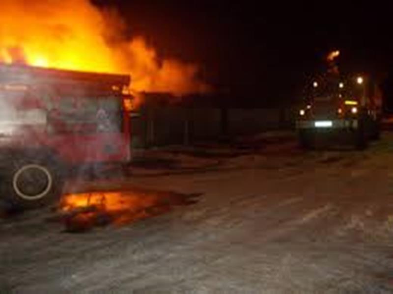 Крупный пожар случился прошедшей ночью в Берёзовском: горела пилорама