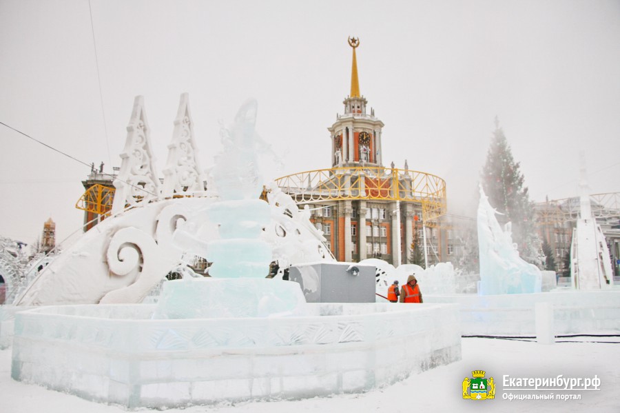 «Настоящая зимняя сказка»: мэр Екатеринбурга проверил готовность ледового городка