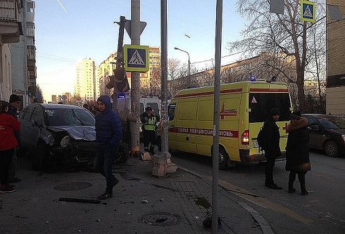 Двухлетний малыш, который пострадал в ДТП на Фурманова в Екатеринбурге, встретил Новый год в больнице