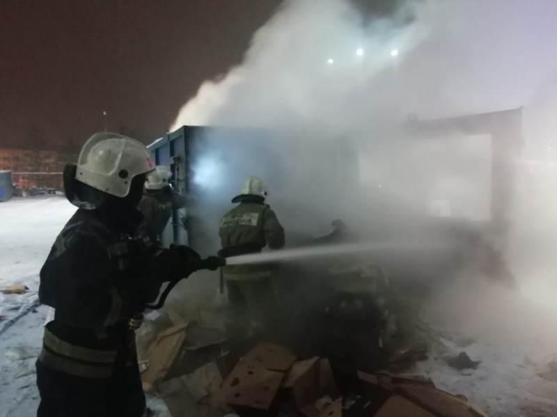 В ТРЦ «Карнавал» в Екатеринбурге произошел пожар, в тушении участвовало 80 человек