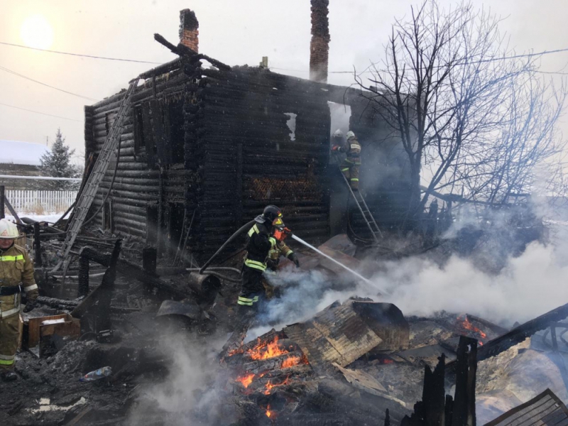 Две женщины были спасены из загоревшегося под Екатеринбургом дома 