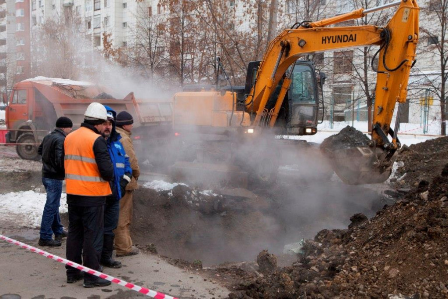 В Екатеринбурге из-за коммунальной аварии 34 дома на Уралмаше остались без тепла
