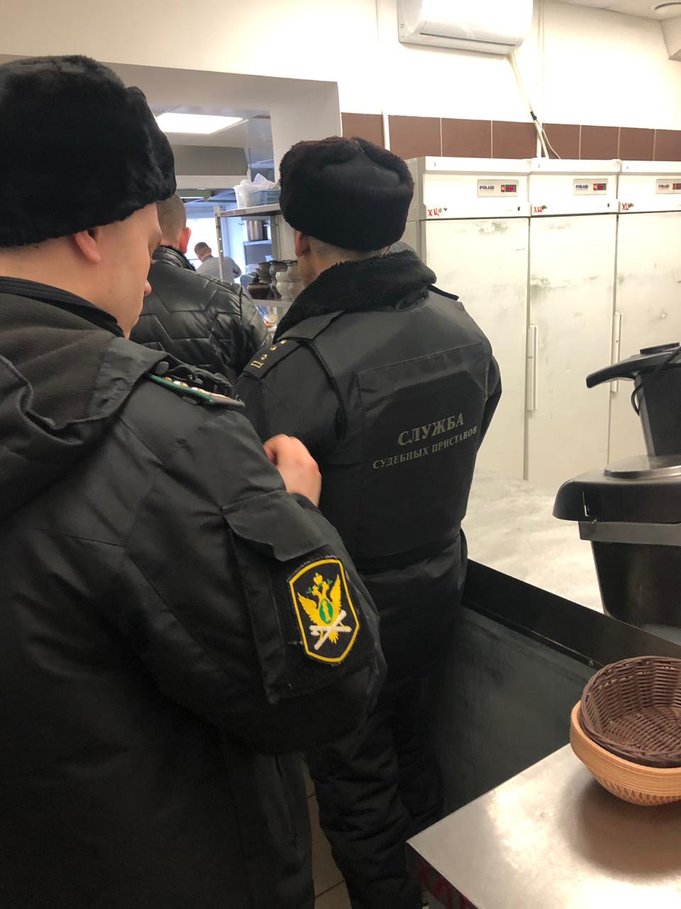 Приставы закрыли кафе в Екатеринбурге из-за антисанитарии