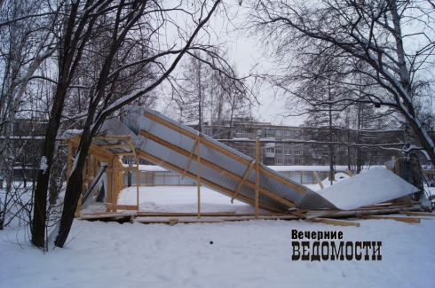 Жители Екатеринбурга и депутаты отвоевали сквер у застройщика