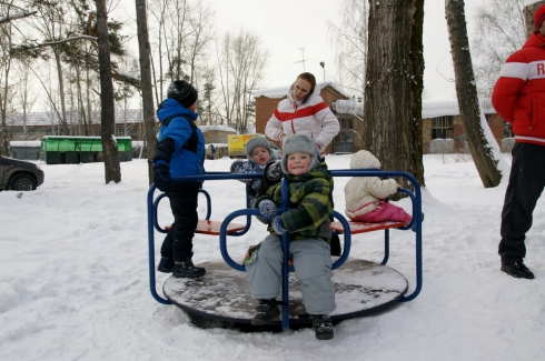 В Первоуральске построили детскую площадку на деньги из регионального резервного фонда