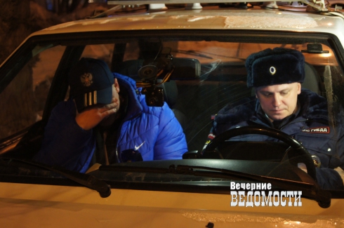Екатеринбургские водители отметили мужской праздник (ФОТО)